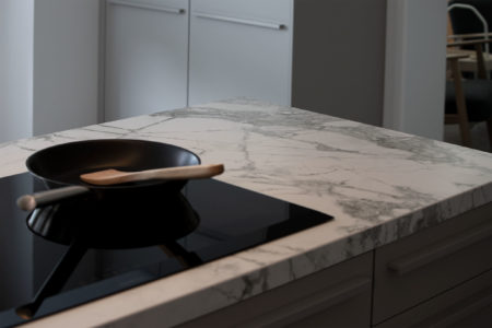 Grote leefkeuken in grijsgroene kleur - Van Manen Keukens