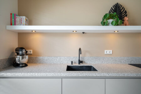 lichte keuken met veel licht en ruimte