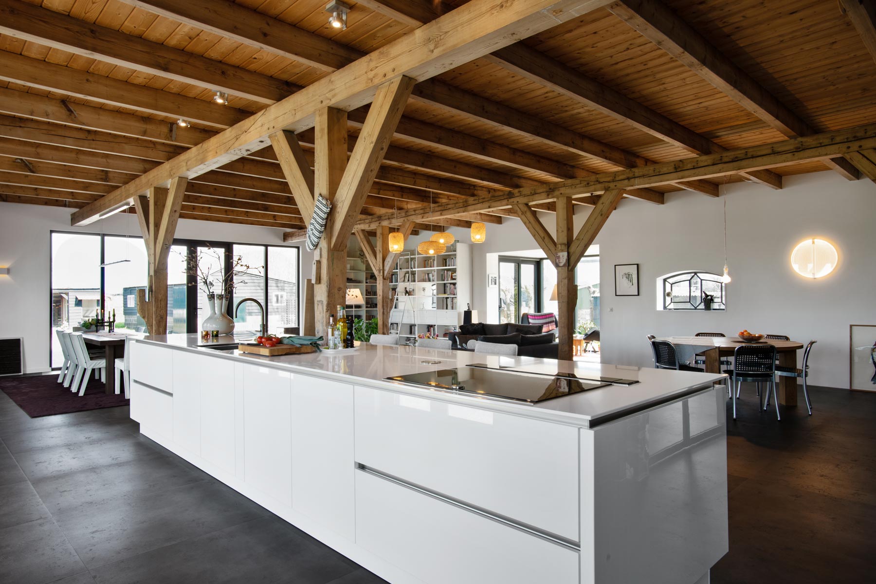 Moderne witte keuken - Verbouwde boerderij | Van Manen Keukens