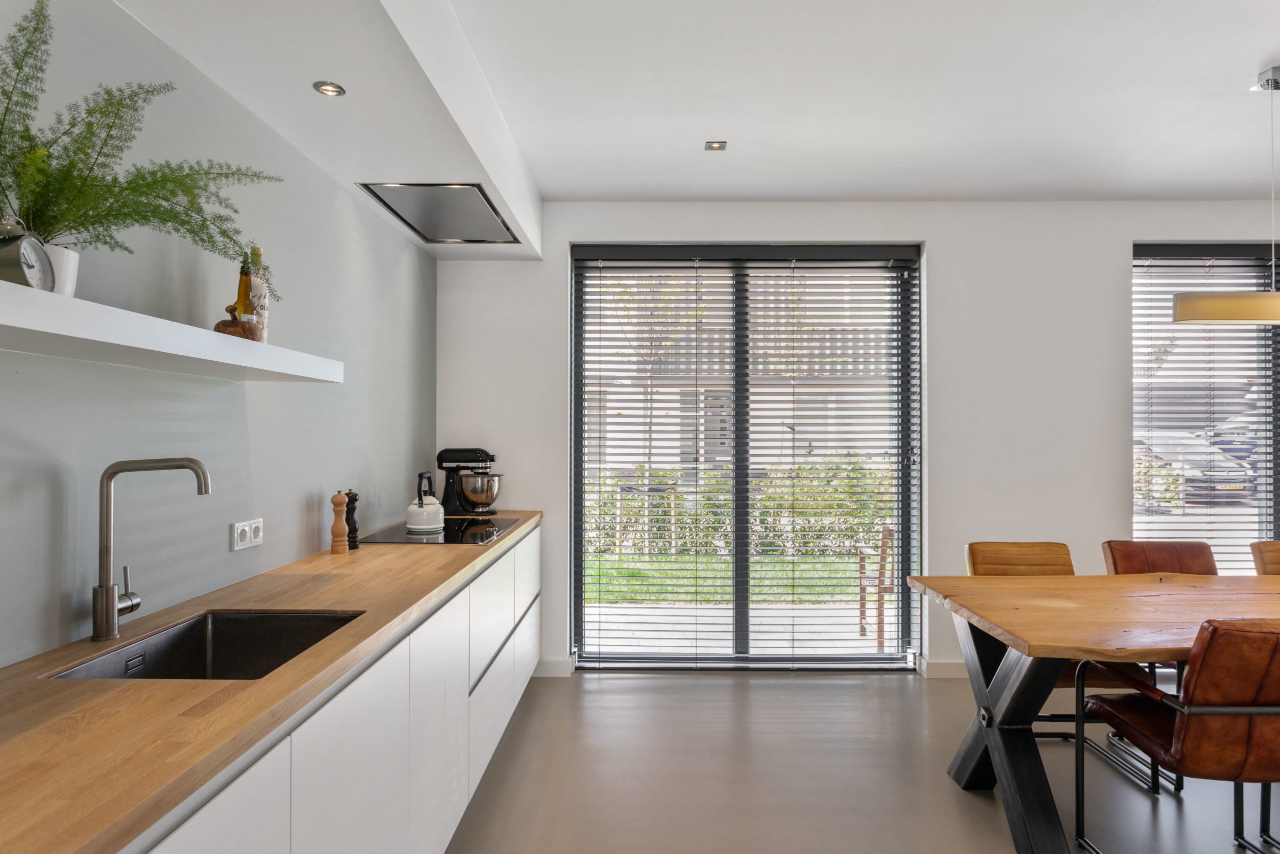 Moderne keuken met eiken aanrechtblad | Van Manen Keukens