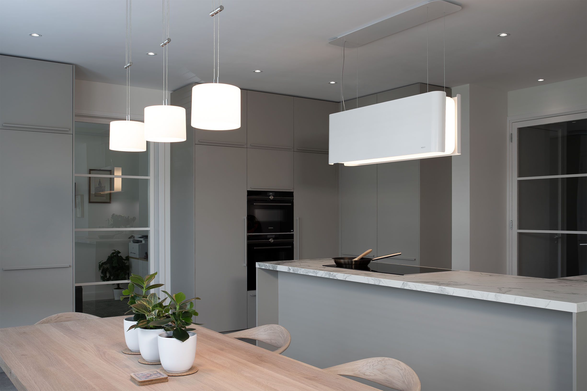 Grote leefkeuken in grijsgroene kleur - Van Manen Keukens