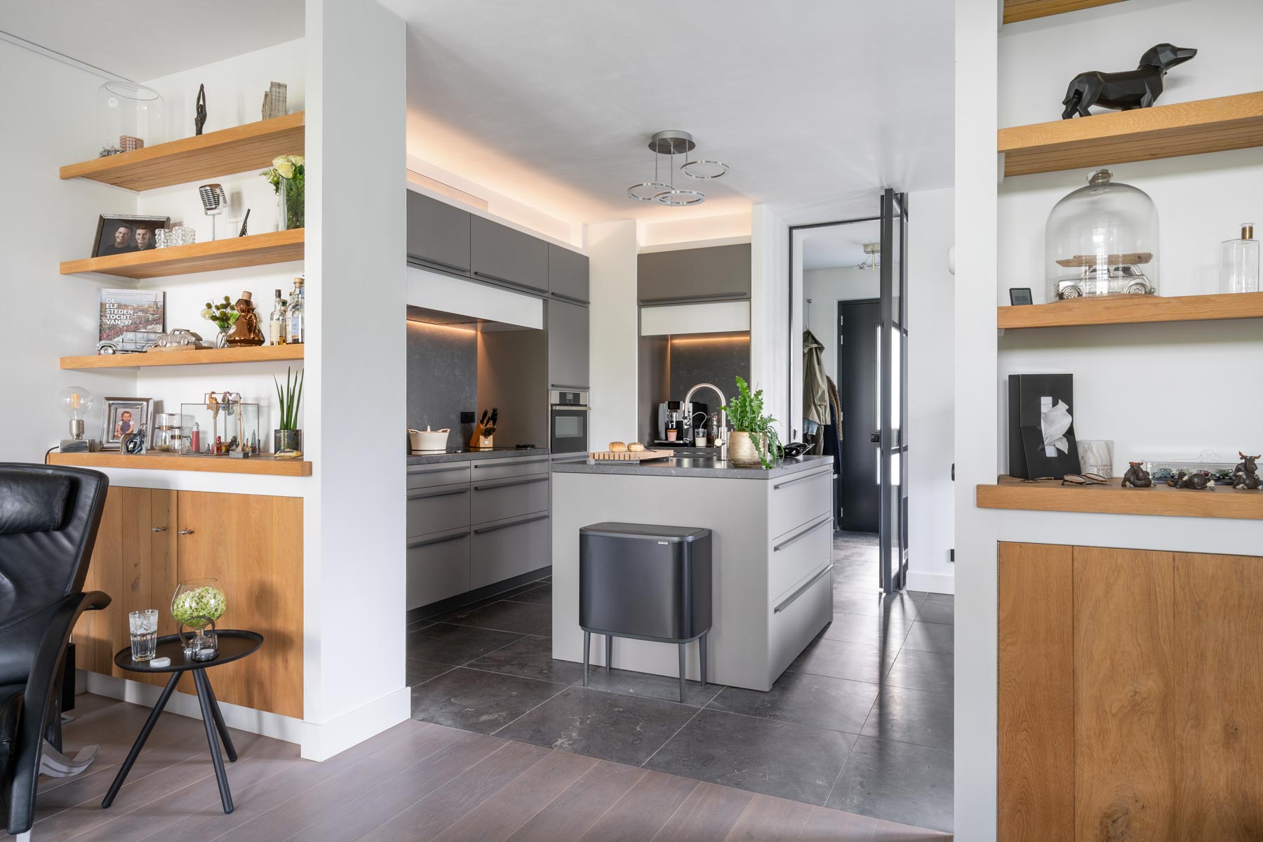 Moderne keuken met grijze fronten - Van Manen Keukens