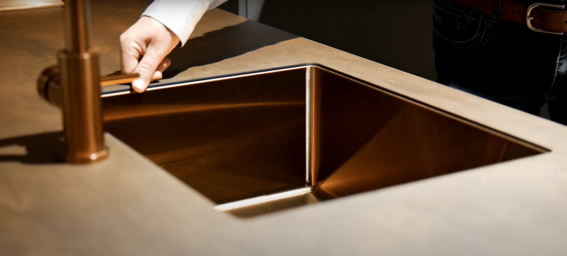 Vlakke elegantie in uw keuken: ontdek de kracht van een vlakinbouw spoelbak