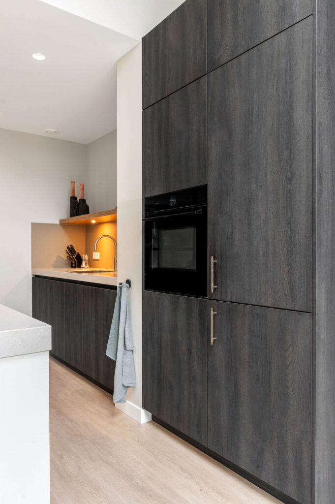 Keuken in Huizen met een warme uitstraling