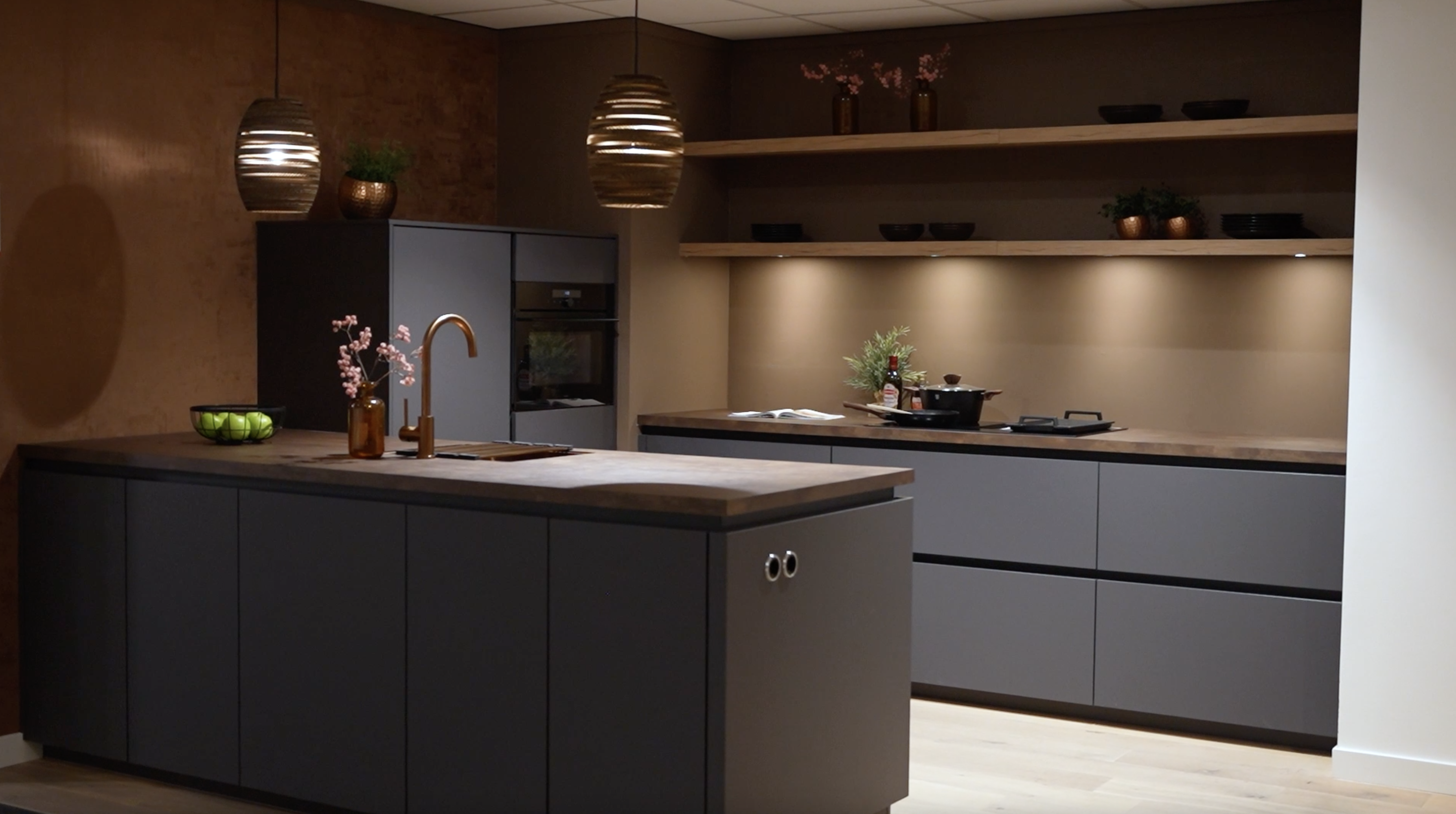 Keukeninspiratie: Greeploze keuken met Resopal front en industriële accenten