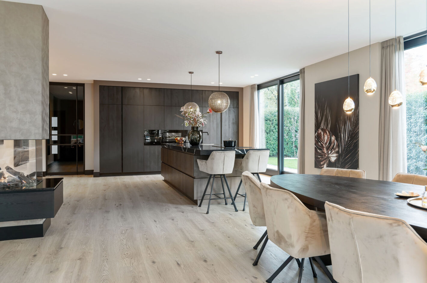 Keuken in Otterlo: modern en hotel chique met veel opbergruimte