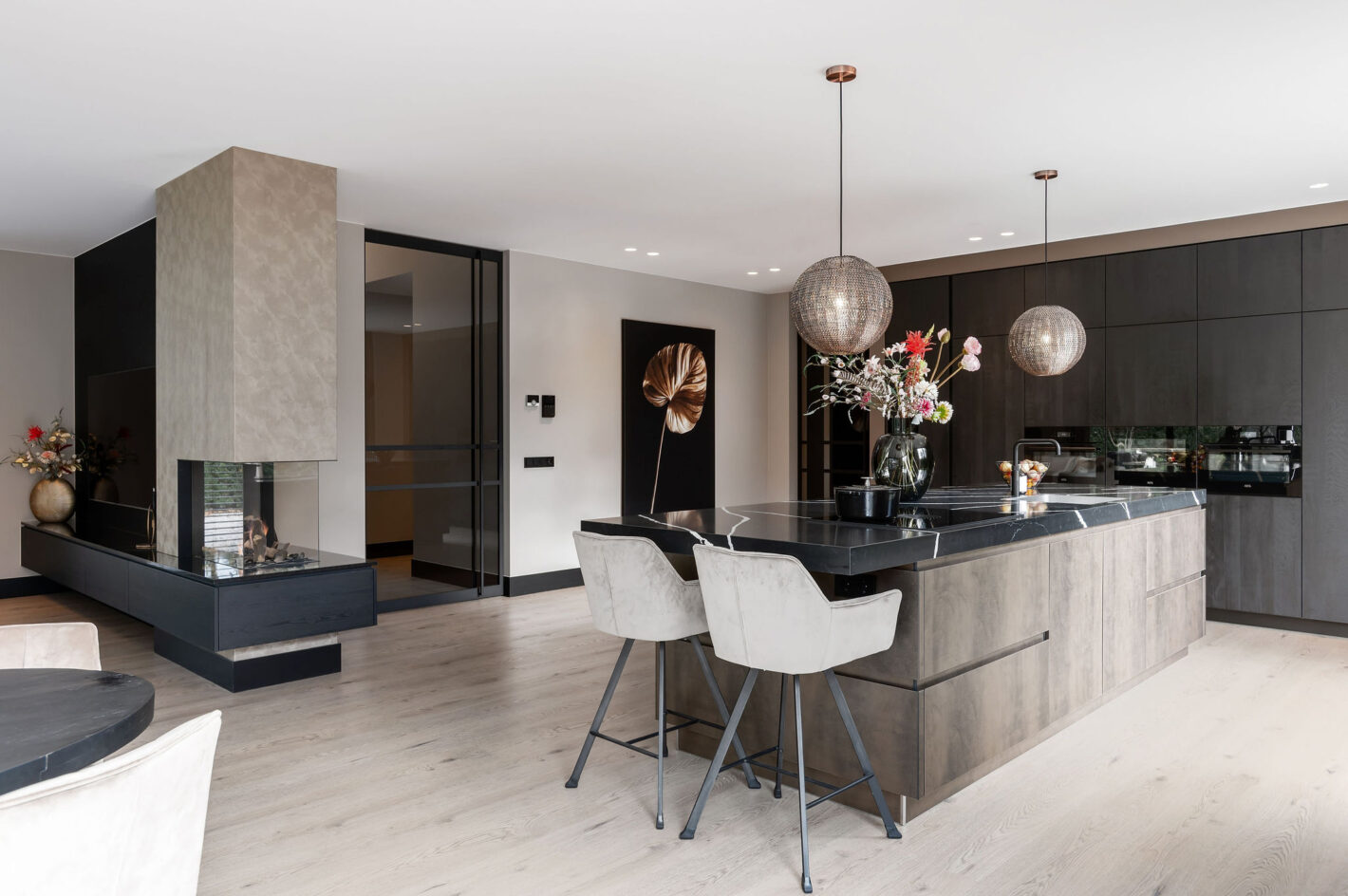 Keuken in Otterlo: modern en hotel chique met veel opbergruimte