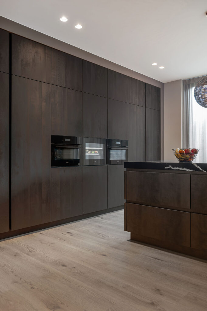 Keuken in Otterlo: modern en hotel chique met veel opbergruimte