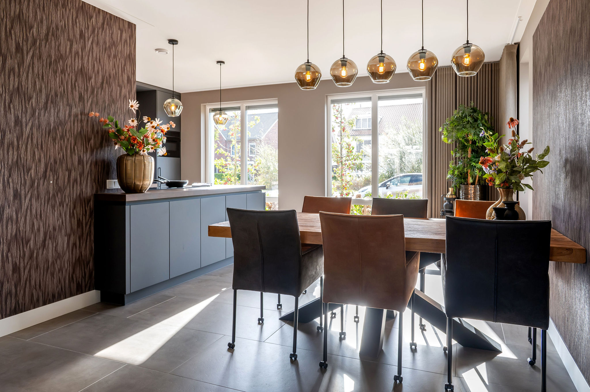 Keuken in Harderwijk met warme uitstraling en schiereiland