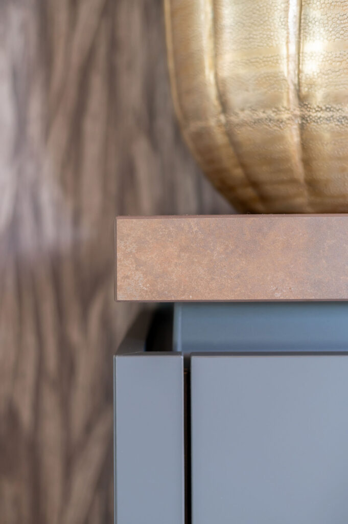 Keuken in Harderwijk met warme uitstraling en schiereiland