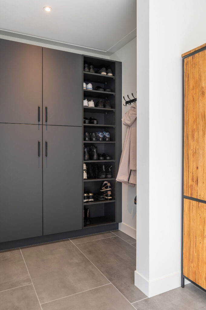 Keuken in Harderwijk met warme uitstraling en schiereiland