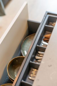 dubbele keukenlade in keukenblok