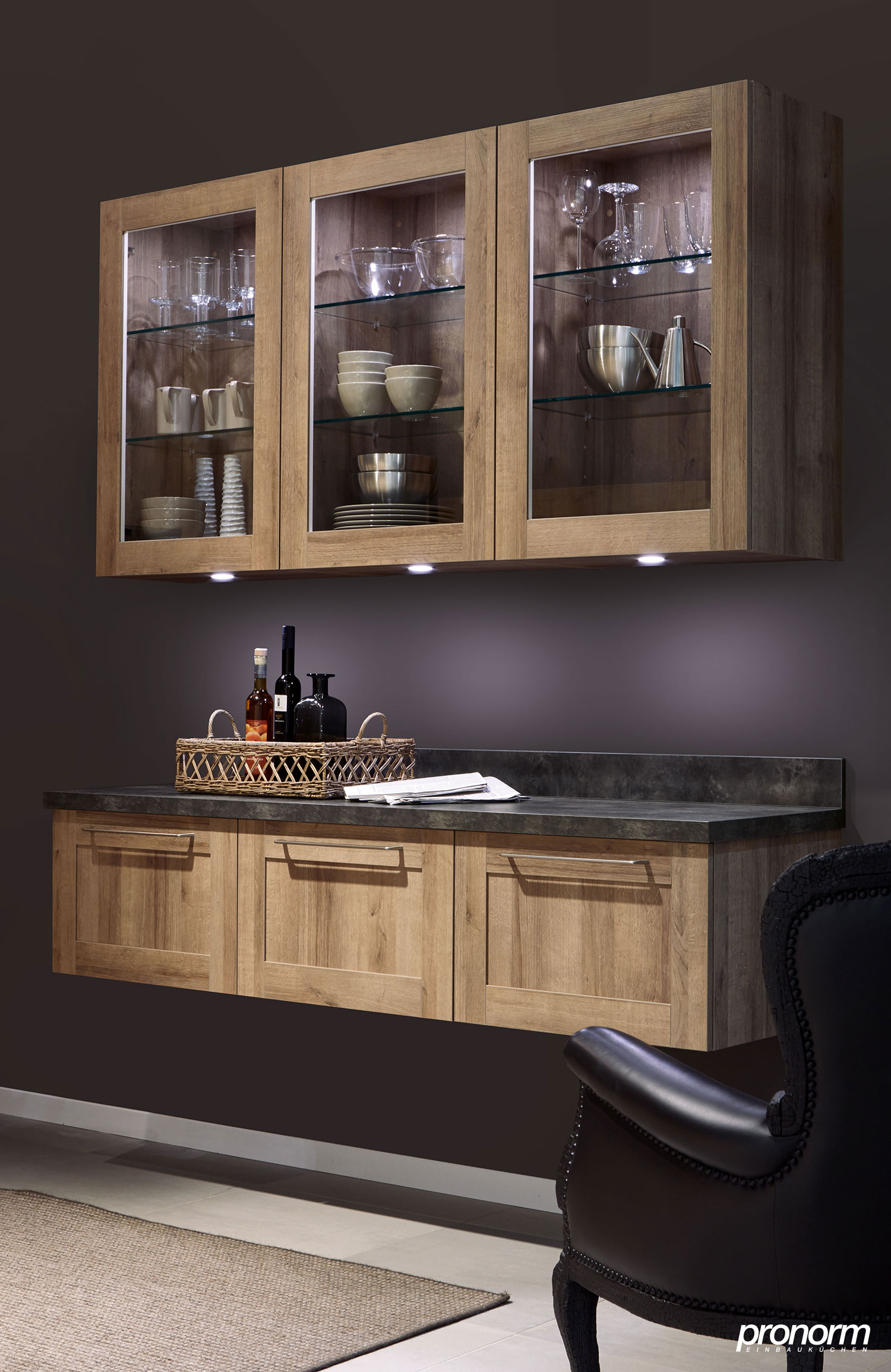 Eiken keuken met zwart blad